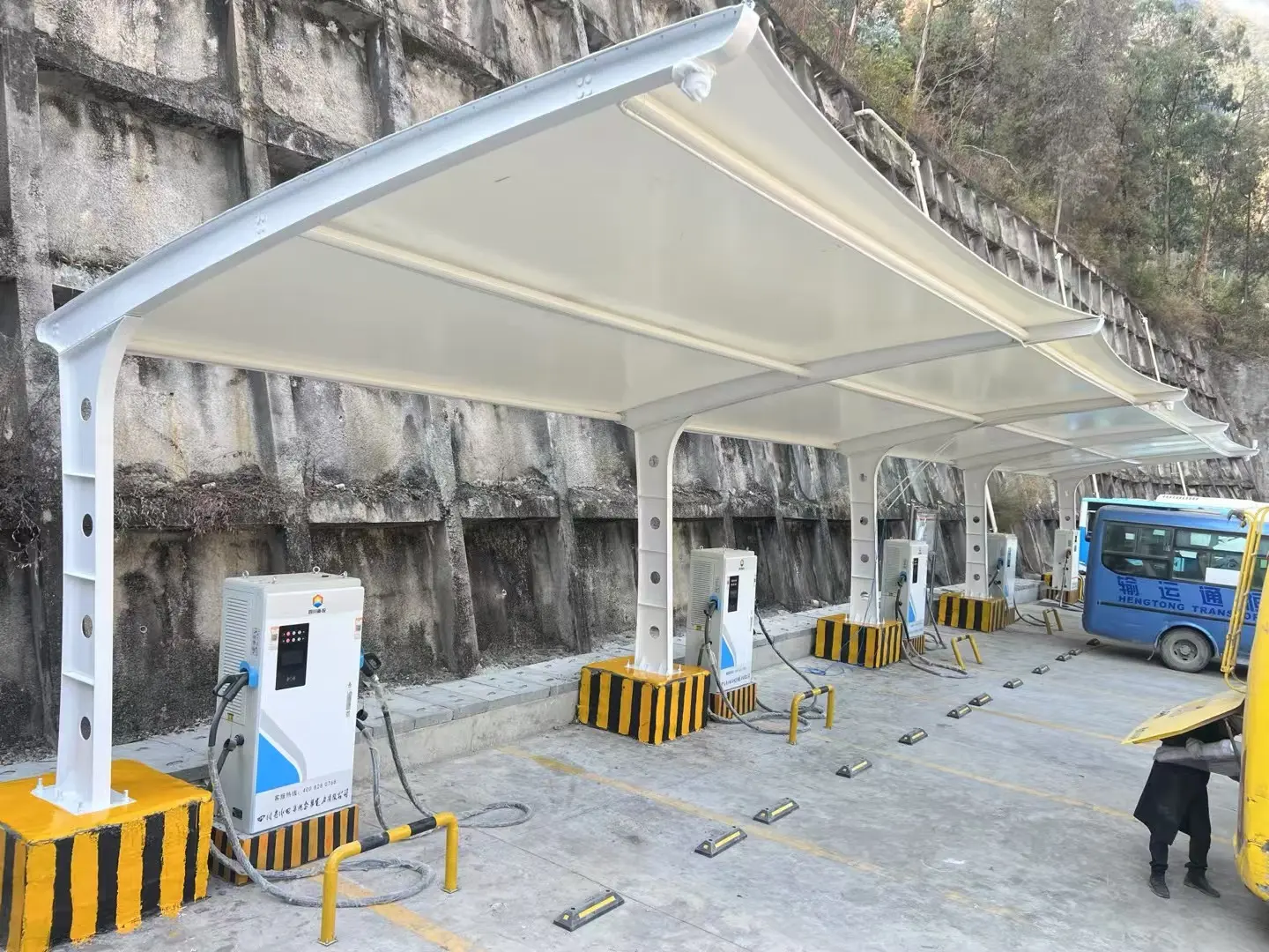 贵州金沙园区停车棚采购:为什么“省”在前面的钱,最后都花在了后面?