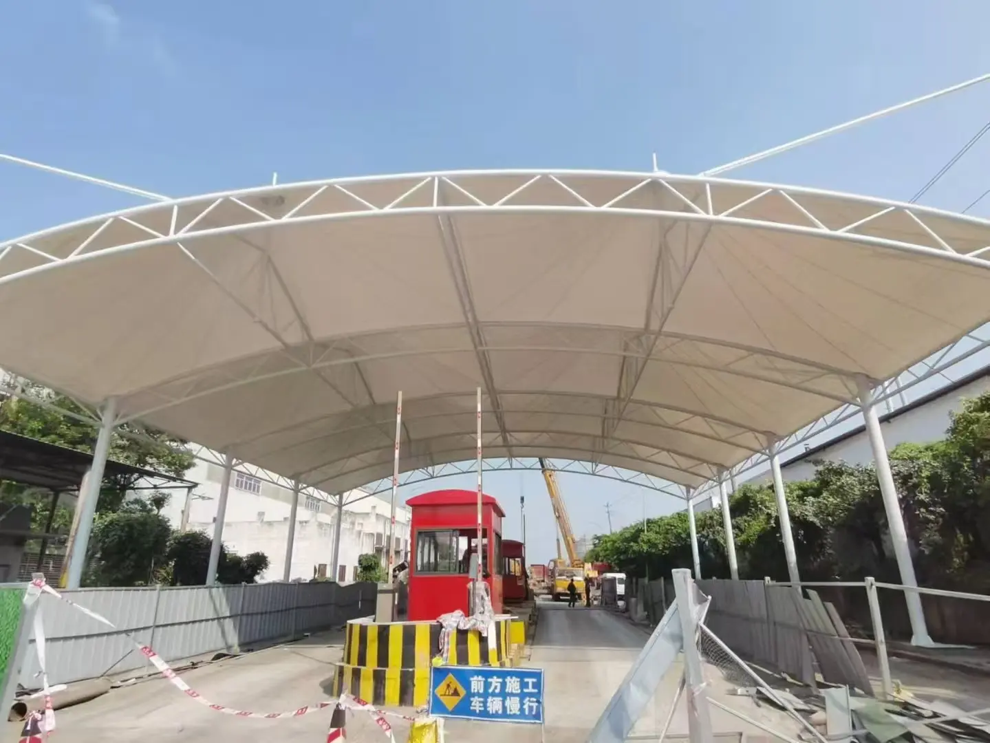 【贵州金沙雨棚】怎么选择【源头工厂】:解决雨棚建造盲目选择的选型标准
